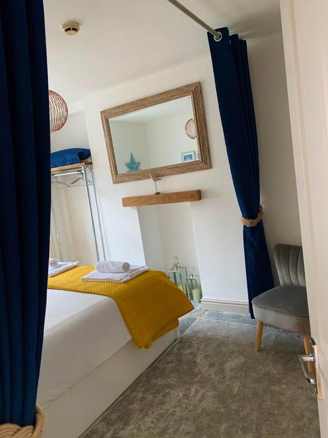 "Prospect House" - Two Private Apartments In This 17Th Century Cottage - Apartment 2 Has A Kids Cabin Bunk Room - Book Both Apartments For One Large House With Connecting Door In Lobby - Public Parking Outside Looe Extérieur photo