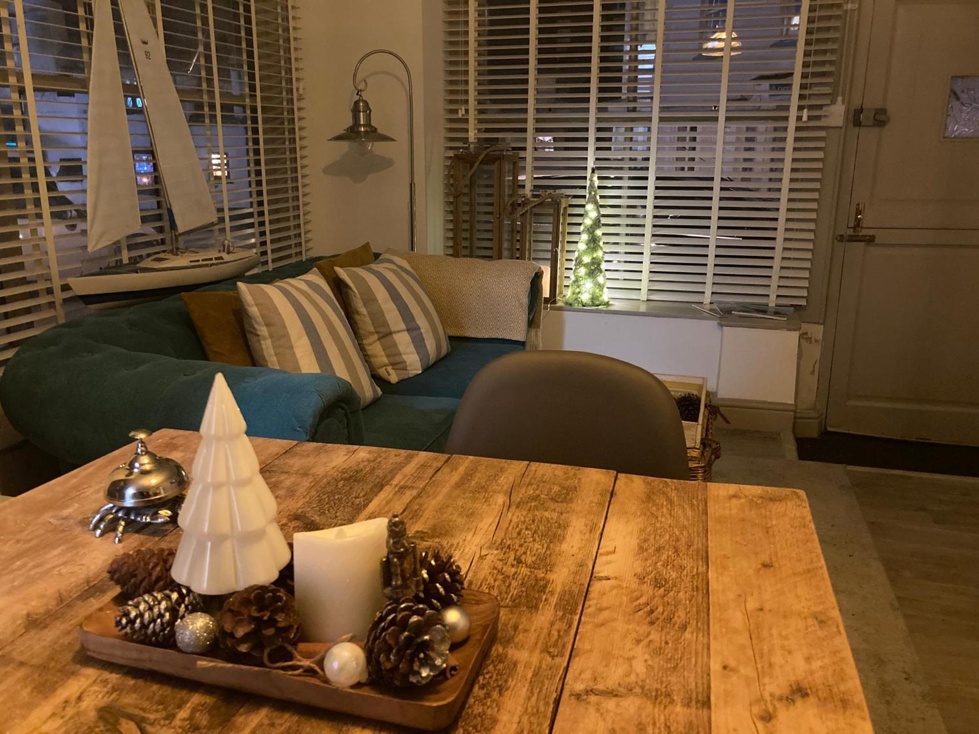 "Prospect House" - Two Private Apartments In This 17Th Century Cottage - Apartment 2 Has A Kids Cabin Bunk Room - Book Both Apartments For One Large House With Connecting Door In Lobby - Public Parking Outside Looe Extérieur photo